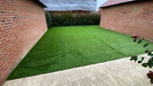 family-garden-artificial-grass.jpg